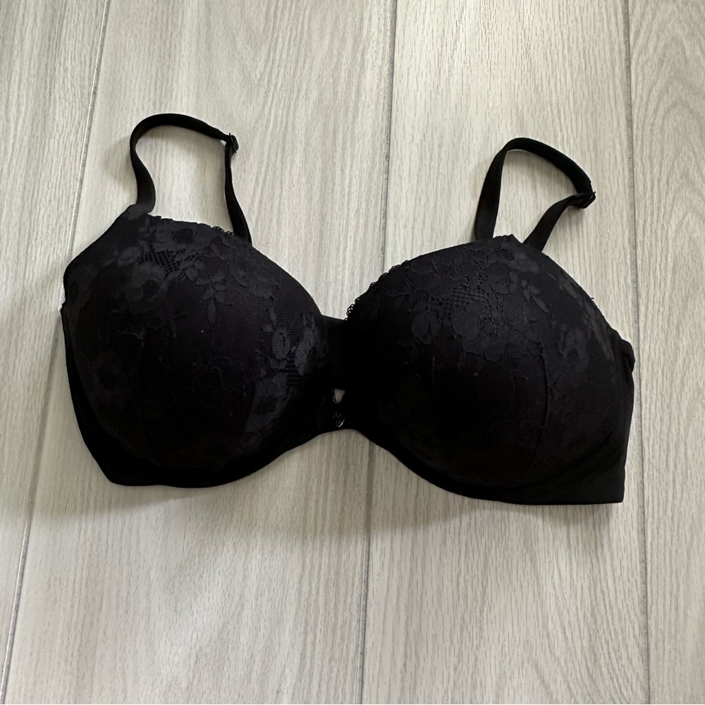 38DD Victoria’s Secret - body by Victoria pushup, black lace